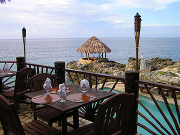 Restaurant, Bar and Lounge - Tensing Pen dining, Negril Jamaica Resorts and Hotels